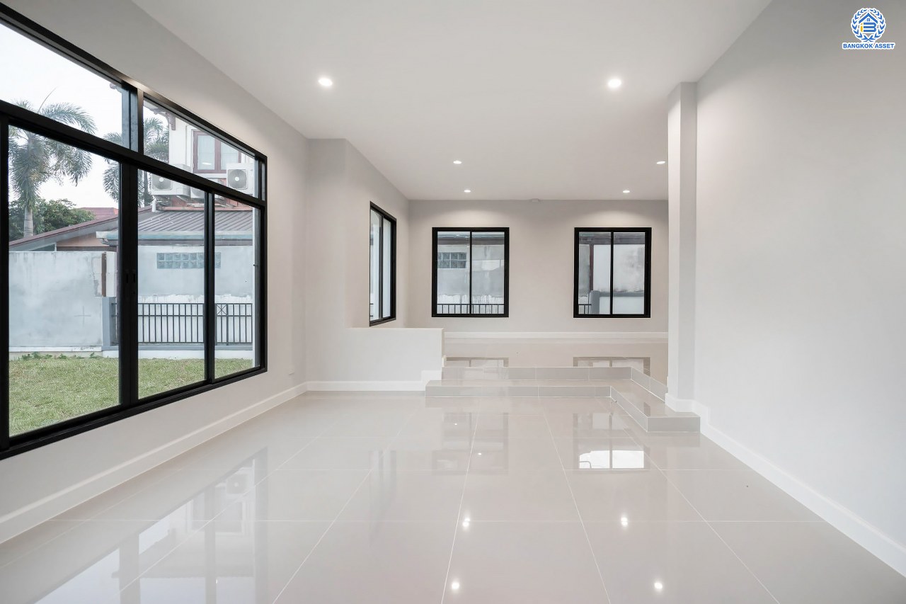 บ้านมือสองตกแต่งใหม่ แบรนด์ LH โครงการ ชัยพฤกษ์ วัดลาดปลาดุก ตอบโจทย์ทุกการอยู่อาศัย เนื้อที่ 106 ตร.ว. พื้นที่ใช้สอยมากถึง 225.5 ตร.ม. ฟังก์ชัน 3 ห้องนอน 4 ห้องน้ำ 1 ห้องแม่บ้าน จอดรถได้ 2 คัน บนทำเลดีที่สุด! ใกล้เซ็นทรัลเวสต์เกต ทางด่วน "กาญจนาภิเษก" และรถไฟฟ้าสายสีม่วง "สถานีคลองบางไผ่"